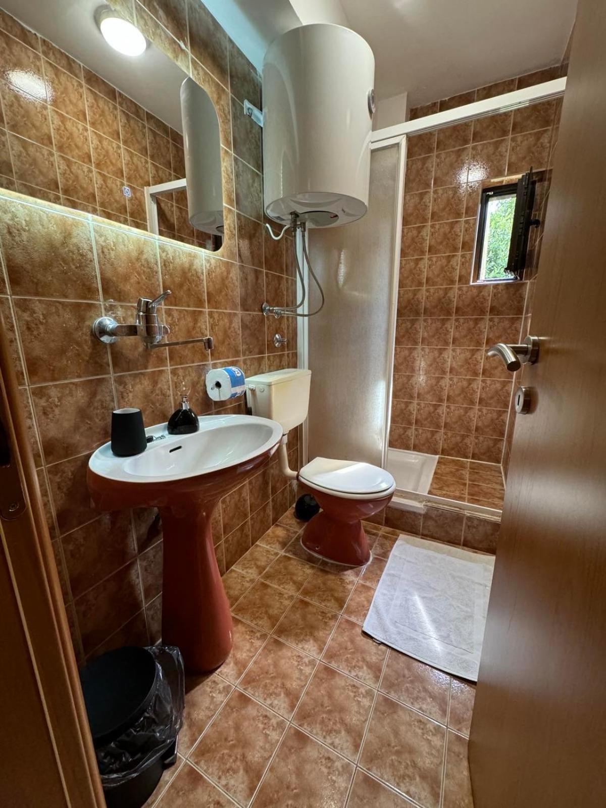 Studio On The Coast, With A View Of The Sunrise,Free We-Fi Kotor Exterior foto