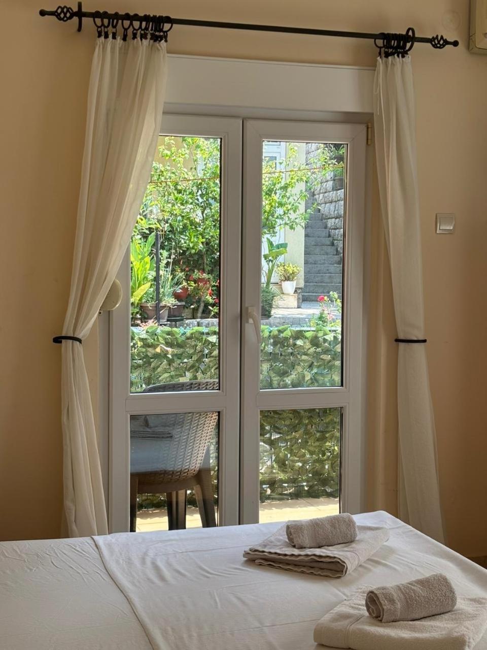 Studio On The Coast, With A View Of The Sunrise,Free We-Fi Kotor Exterior foto